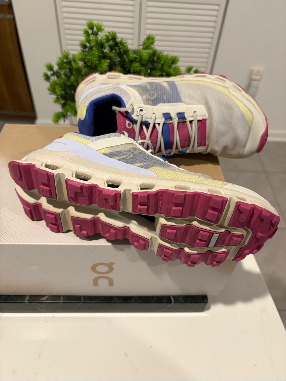 On Cloud Cloudvista women’s size 7.5 hiking running shoes - Picture 6 of 11